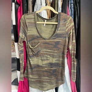 Z supply long sleeve camo tee size medium